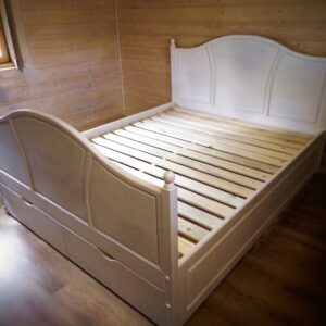 Двуспальная кровать из массива купить