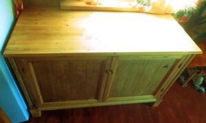 Кухонный стол, шкаф из массива