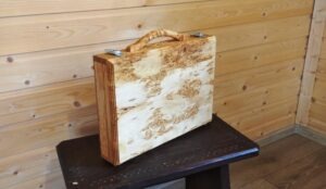Кейс, чемодан с ячейками для коллекции из карельской берёзы